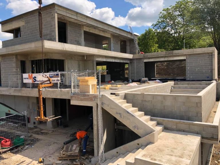 Moderner Neubau fertiggestellt! Innenputz, Trockenausbau, Malerarbeiten und Außenputz mit Wärmedämmung wurden von uns durchgeführt mit folgendem super Ergeb
